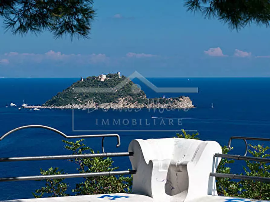 Immagine 1 di Trilocale in vendita  in VIA  DELLA COSTITUZIONE 16 a Albenga