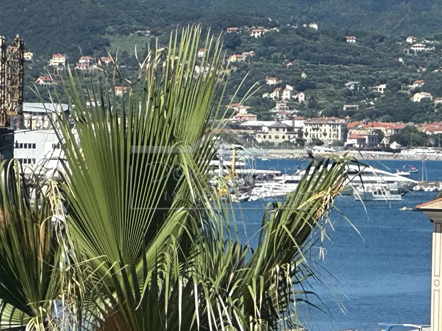 Immagine 1 di Pentalocale in vendita  in Via Orefici 3 a Savona