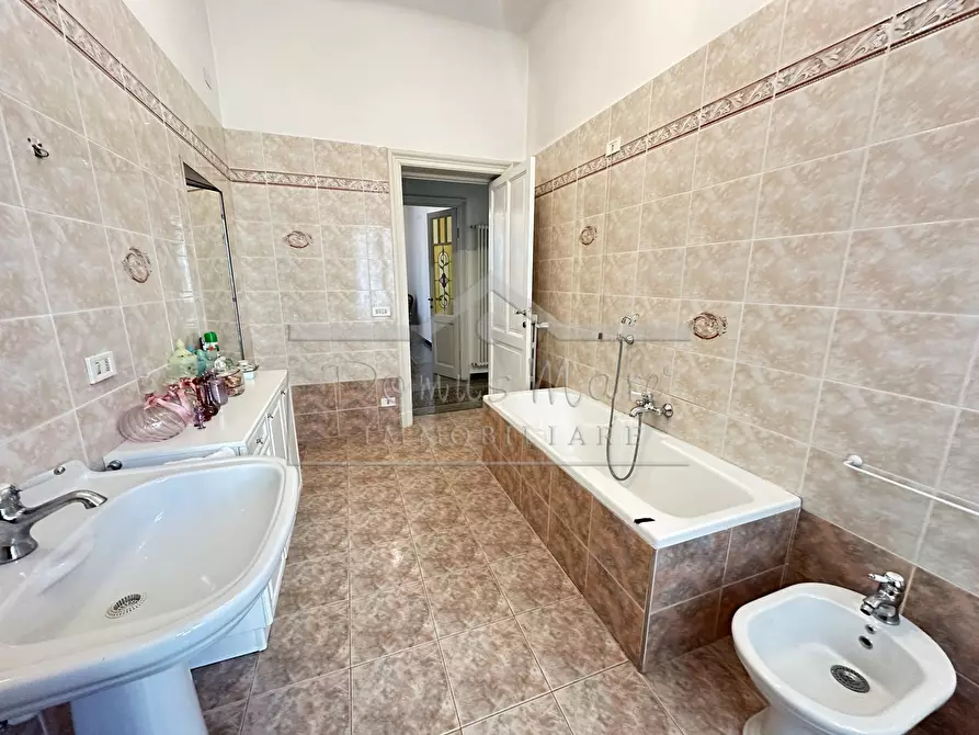 Immagine 6 di Pentalocale in vendita  in Piazza del Popolo 3 a Savona