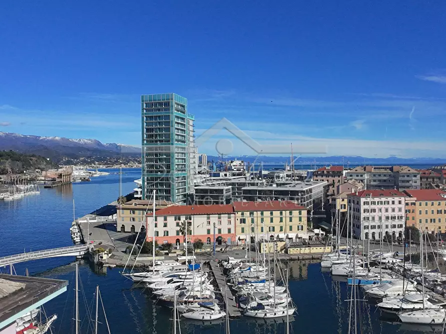 Immagine 1 di Pentalocale in vendita  in Via Orefici 3 a Savona