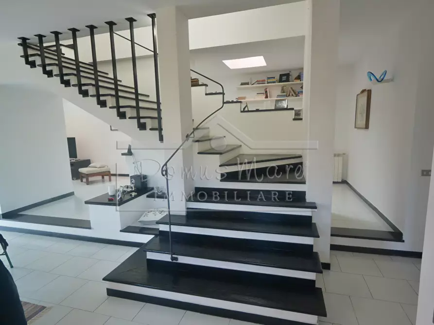 Immagine 13 di Villa in vendita  a Celle Ligure