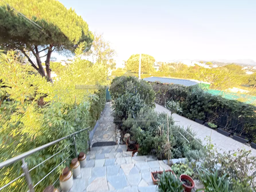 Immagine 7 di Villa in vendita  in Via Bricco del Poggio 32 a Savona
