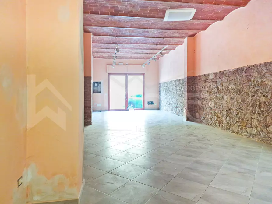 Immagine 17 di Locale commerciale in affitto  in Via Roma a Collesalvetti