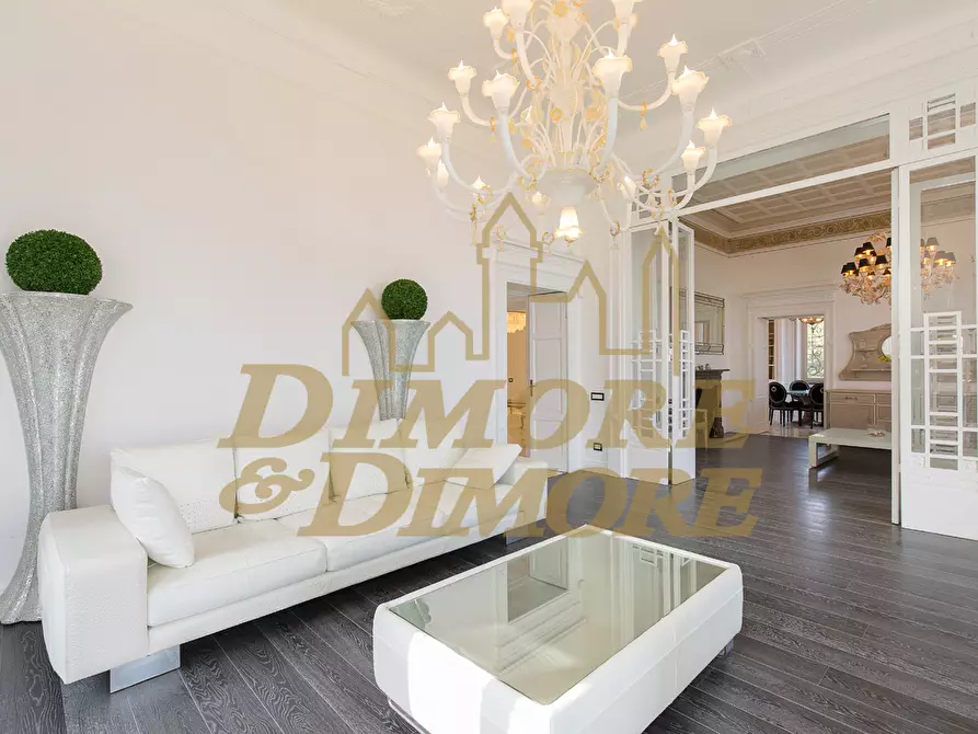 Immagine 7 di Villa in vendita  in via giuseppe verdi 5 a Stresa
