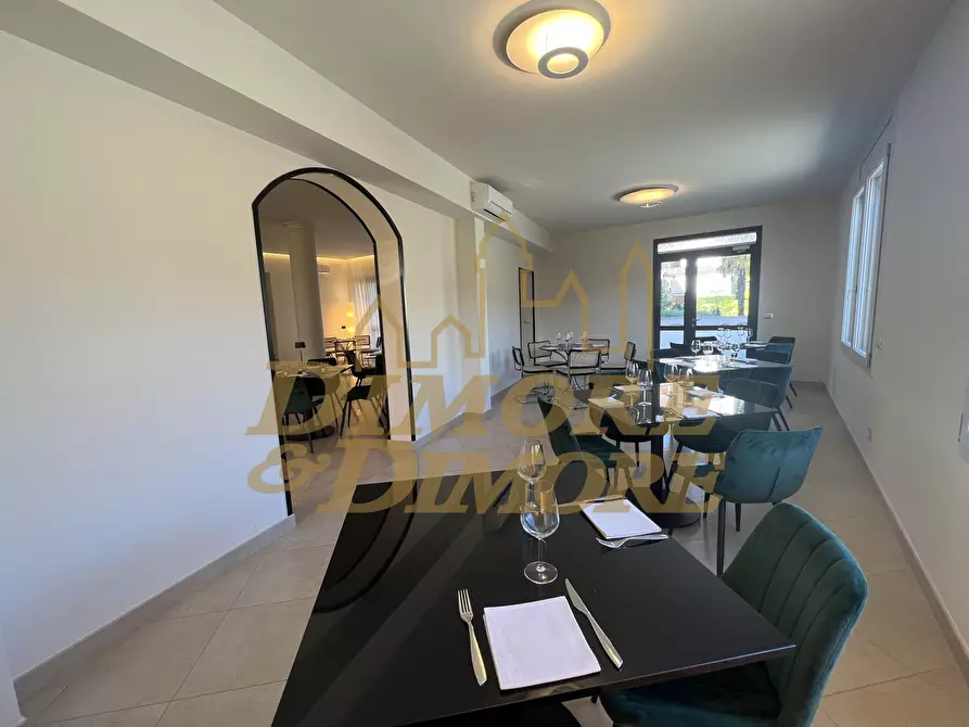Immagine 2 di Bar / Ristorante in vendita  in Via dei Fiori 39 a Brezzo Di Bedero