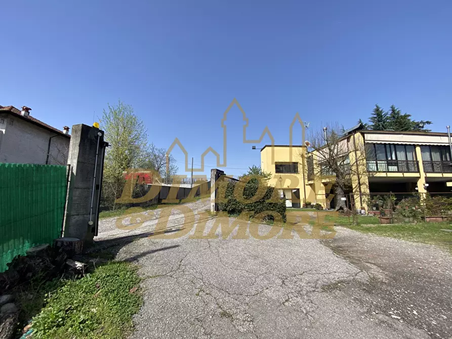 Immagine 5 di Showroom in vendita  a Castelletto Sopra Ticino