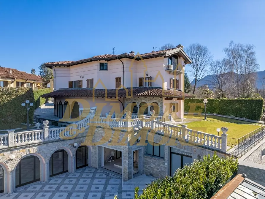 Immagine 2 di Villa in vendita  a Verbania