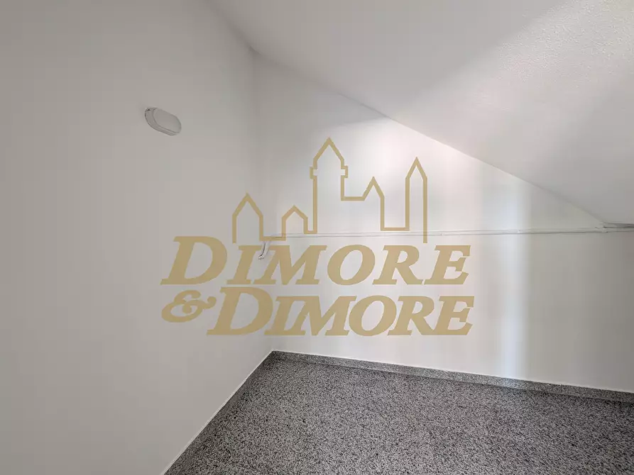 Immagine 8 di Ufficio in vendita  a Angera