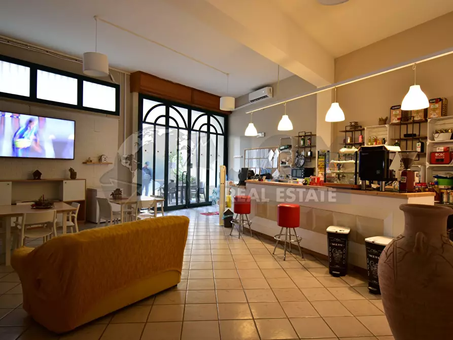 Immagine 11 di Locale commerciale in vendita  in Via A. Volta 15 a Nardo'