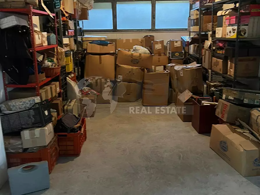 Immagine 2 di Garage in vendita  in Via Enzo Estrafallaces 2 a Lecce