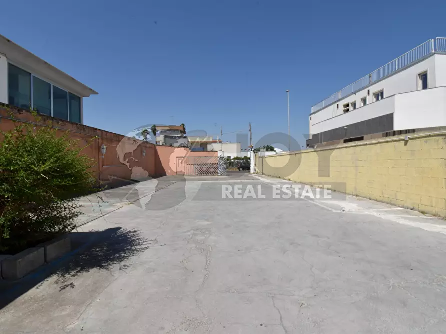 Immagine 3 di Attività artigianale in vendita  in Via Catanzaro 4 a Lecce