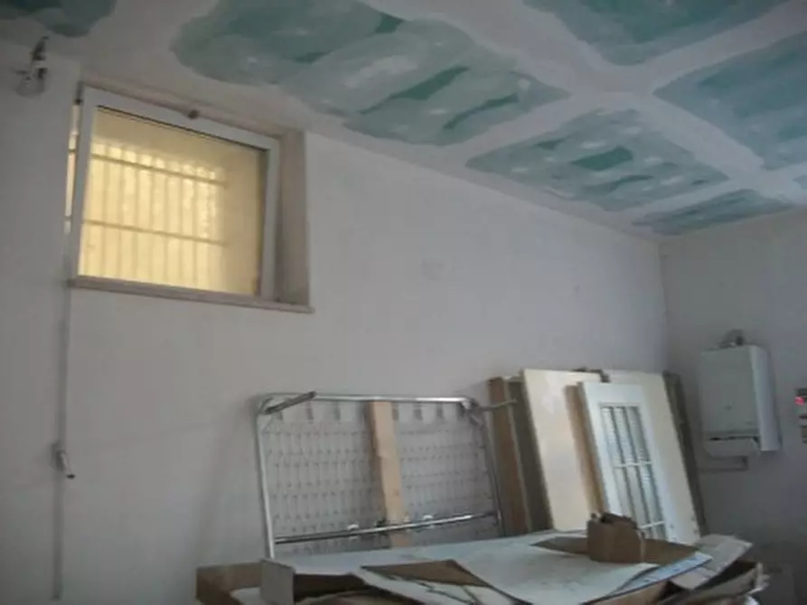 Immagine 15 di Locale commerciale in affitto  in VIA VALERA a Lanciano