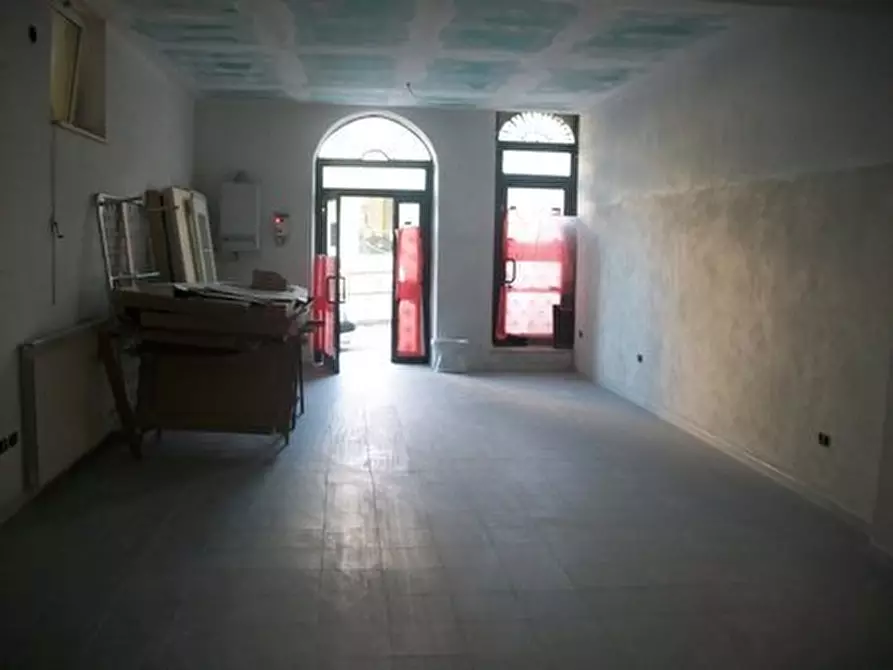 Immagine 14 di Locale commerciale in affitto  in VIA VALERA a Lanciano