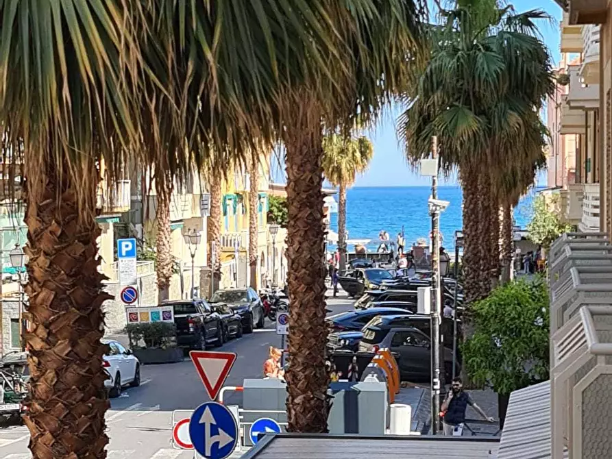 Immagine 11 di Trilocale in vendita  a Alassio