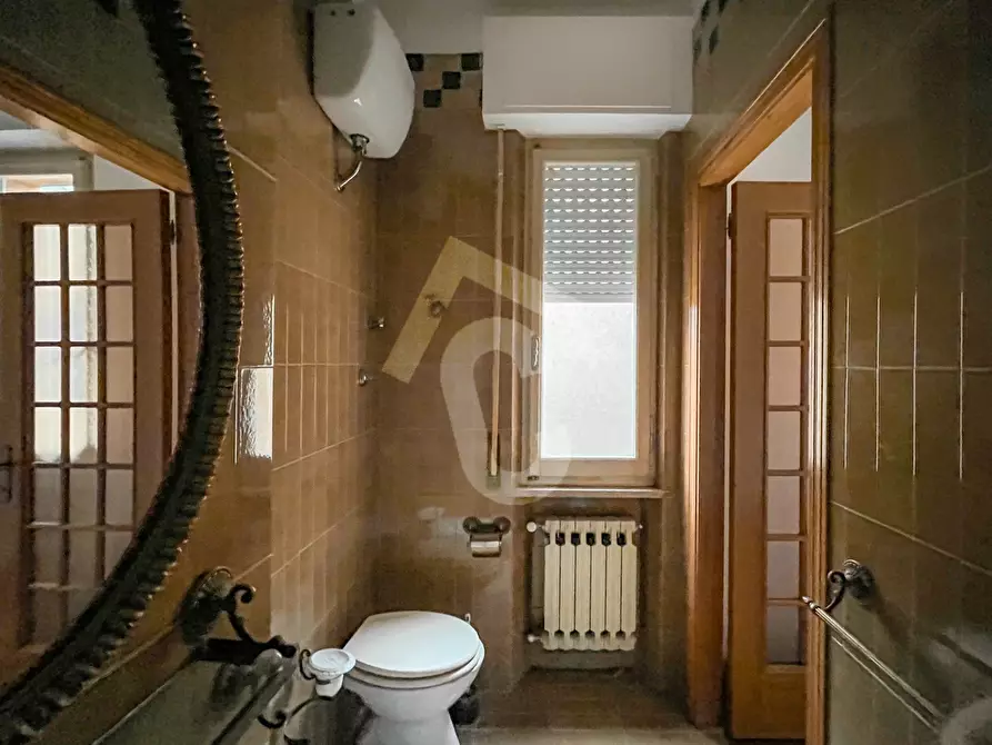 Immagine 10 di Pentalocale in vendita  a Jesi