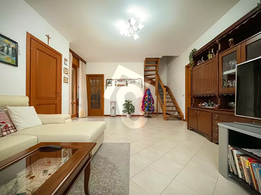 Immagine 5 di Appartamento in vendita  a Jesi