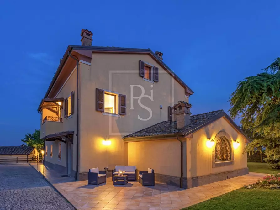 Immagine 2 di Villa in vendita  a Senigallia