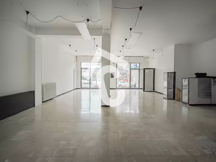 Immagine 4 di Locale commerciale in vendita  a Maiolati Spontini