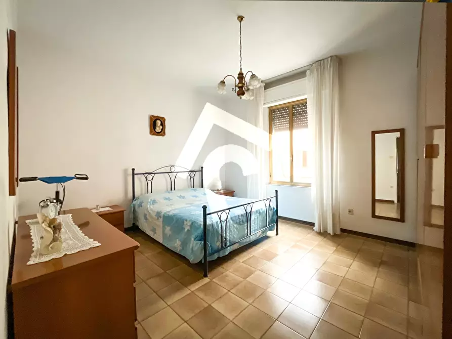 Immagine 5 di Palazzo in vendita  a Jesi