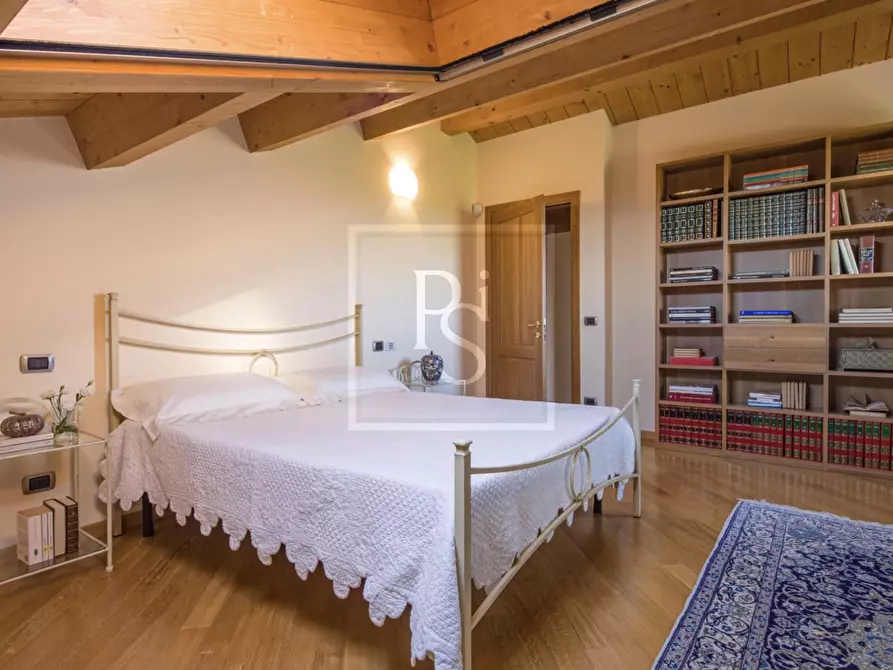 Immagine 18 di Villa in vendita  a Senigallia