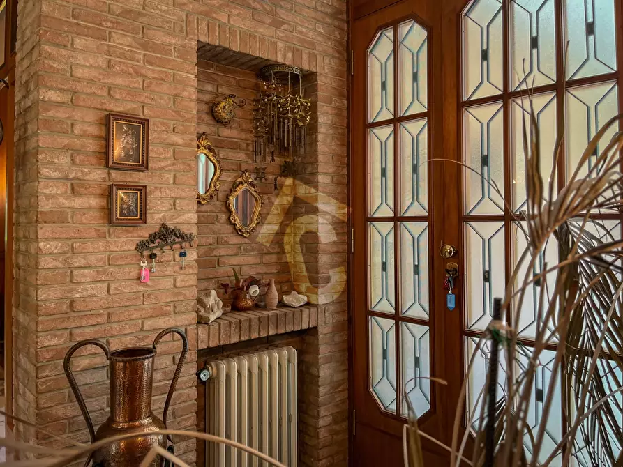 Immagine 18 di Villa in vendita  a Jesi