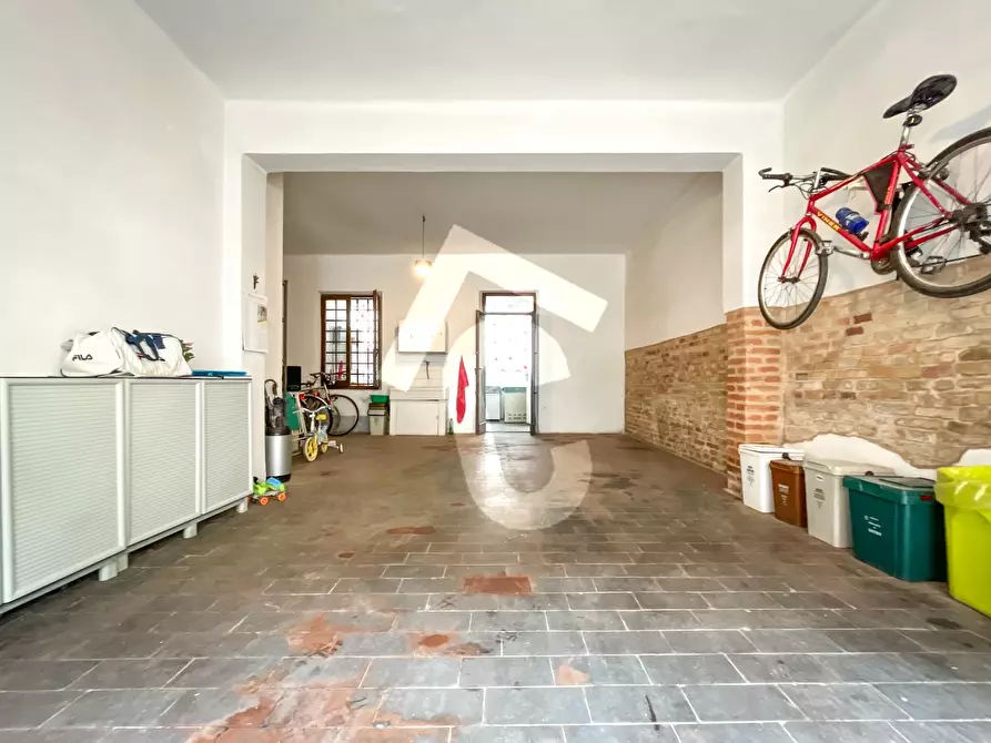 Immagine 17 di Palazzo in vendita  a Jesi
