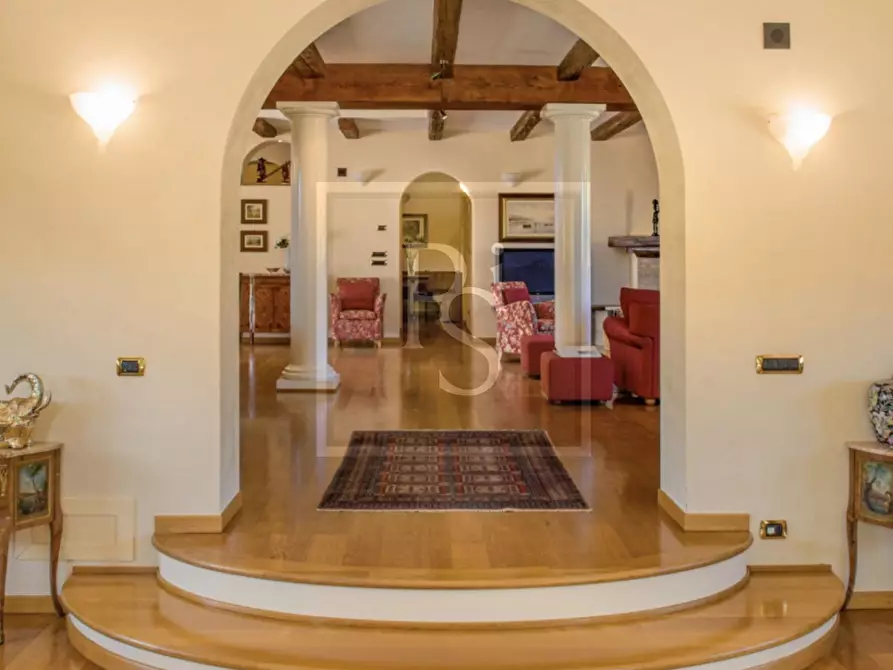 Immagine 5 di Villa in vendita  a Senigallia