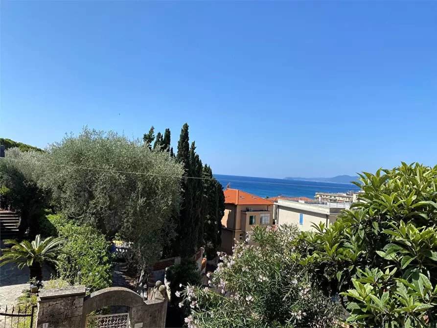 Immagine 27 di Quadrilocale in vendita  in Via Paolo Cappa a Finale Ligure