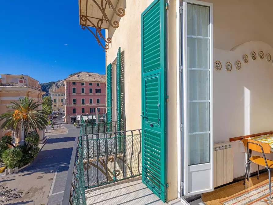 Immagine 42 di Trilocale in affitto  in Piazza Vittorio Emanuele II a Finale Ligure