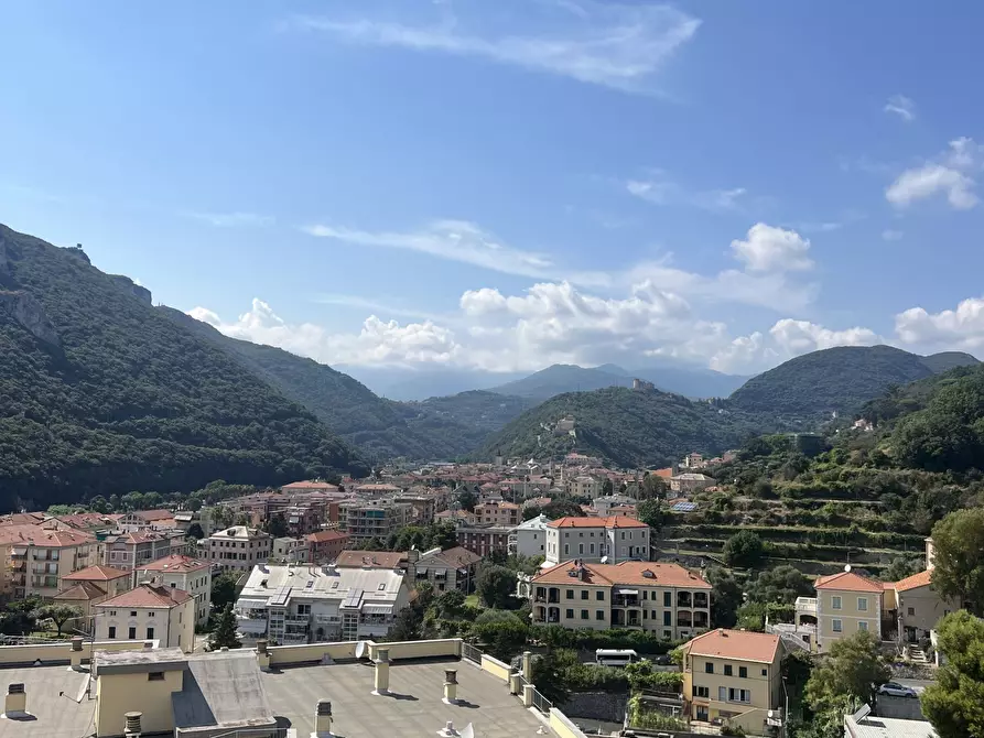 Immagine 1 di Trilocale in vendita  in Via Della Pineta a Finale Ligure