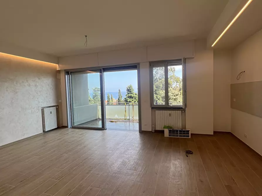 Immagine 12 di Trilocale in vendita  in Via della Pineta a Finale Ligure