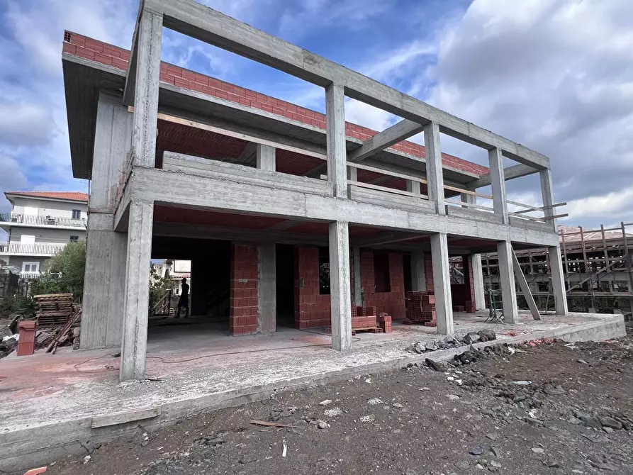 Immagine 2 di Villa in vendita  a San Giovanni La Punta