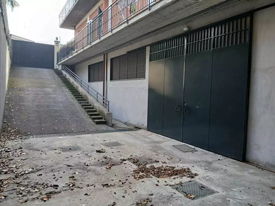 Immagine 11 di Locale commerciale in affitto  a Aci Bonaccorsi