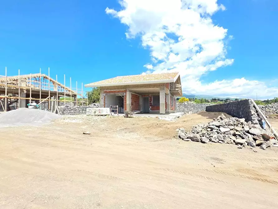Immagine 4 di Villa in vendita  a Pedara