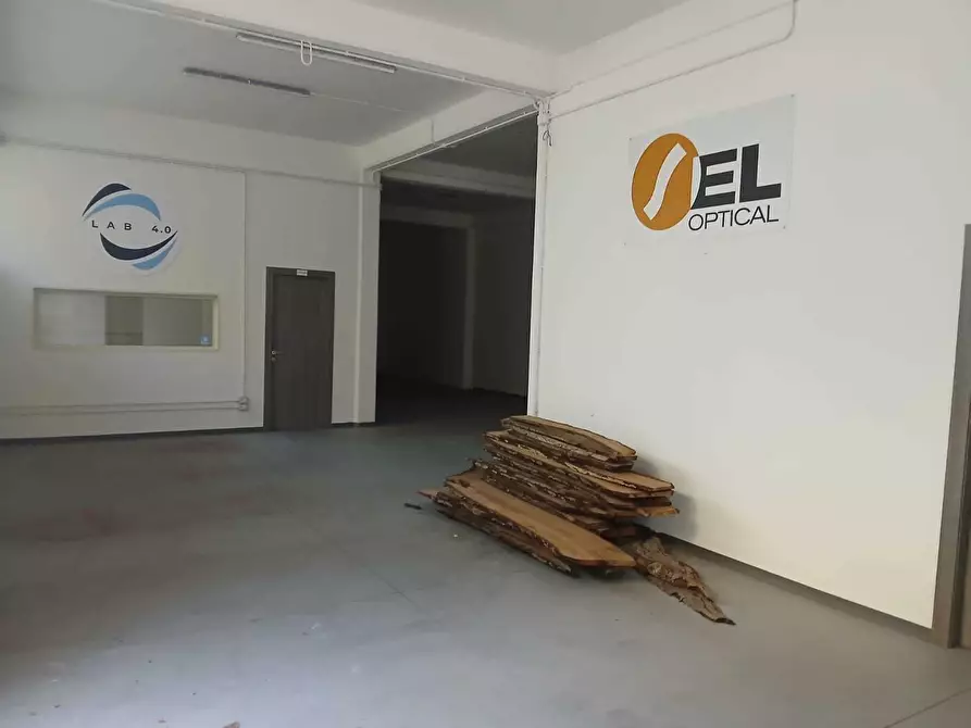 Immagine 9 di Locale commerciale in affitto  a Aci Bonaccorsi