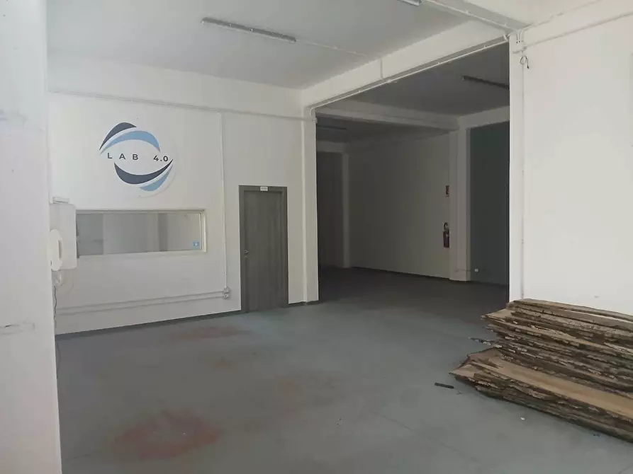 Immagine 7 di Locale commerciale in affitto  a Aci Bonaccorsi