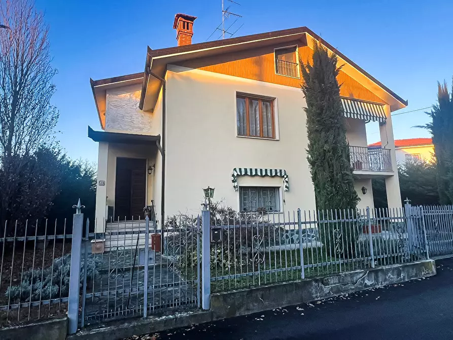 Immagine 1 di Villa in vendita  in Via Dante Alighieri a Pasturana