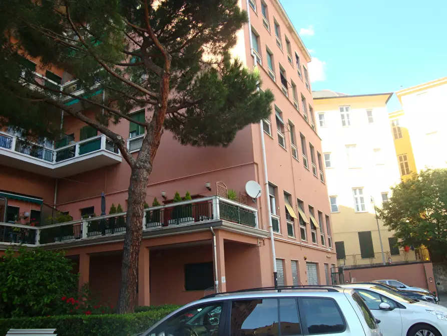 Immagine 4 di Bilocale in vendita  in Via all'Asilo Davide e Delfina Garbarino 2 a Genova