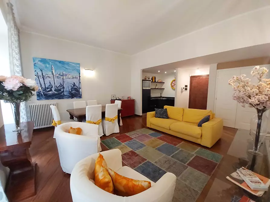 Immagine 1 di Bilocale in vendita  in Via Lomellini a Genova