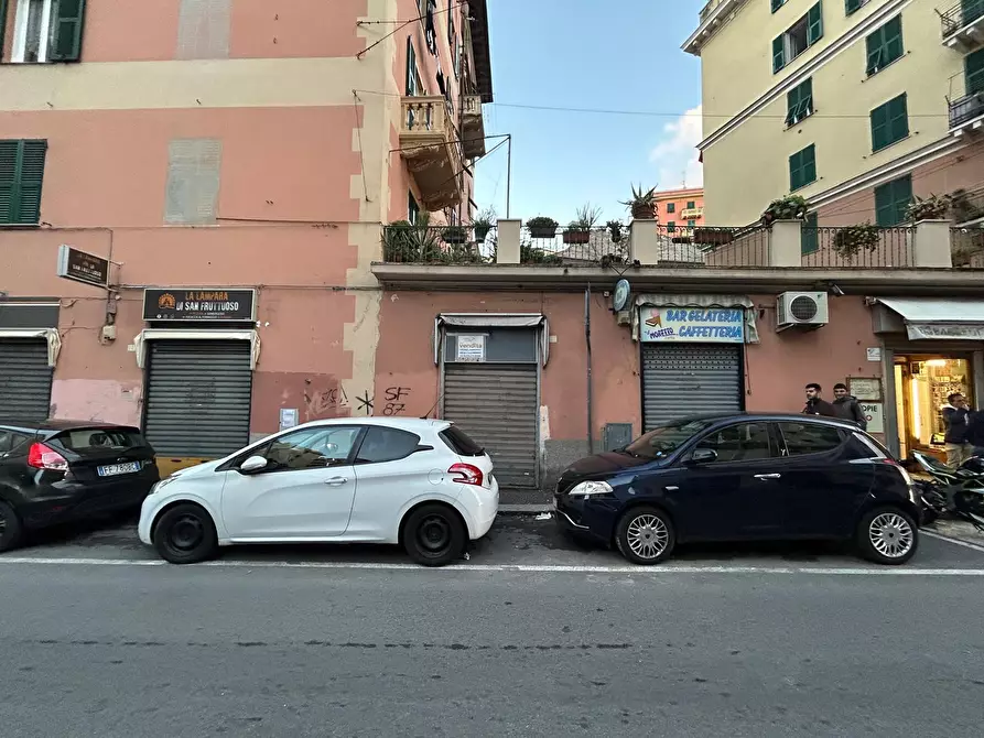 Immagine 4 di Locale commerciale in vendita  in Via Donghi 23 R a Genova