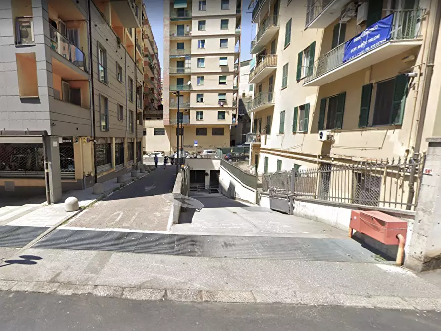 Immagine 1 di Garage in vendita  in Via Donghi 22 a Genova