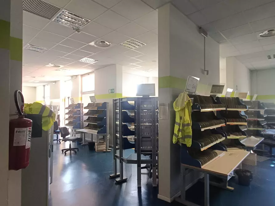 Immagine 9 di Attività artigianale in affitto  in Via Giuseppe Ungaretti 10 a Genova