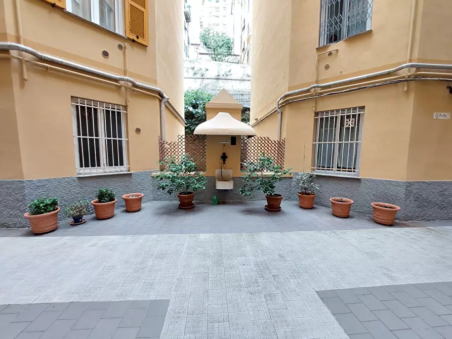 Immagine 42 di Trilocale in vendita  in Via Ameglia a Genova