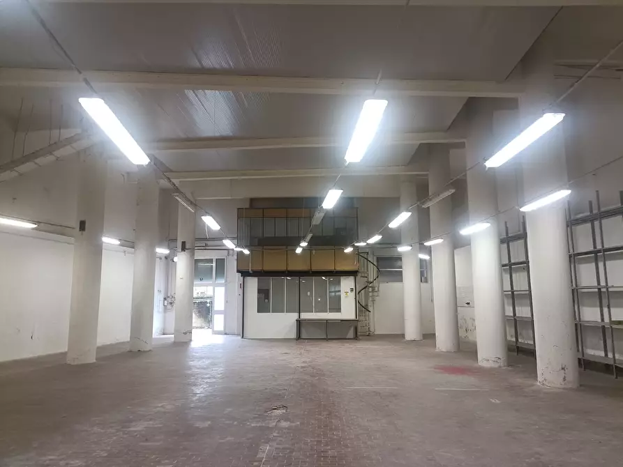 Immagine 33 di Attività artigianale in vendita  in Via Terpi 43R a Genova