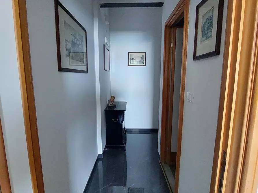 Immagine 11 di Trilocale in vendita  in Via di Sottoripa a Genova