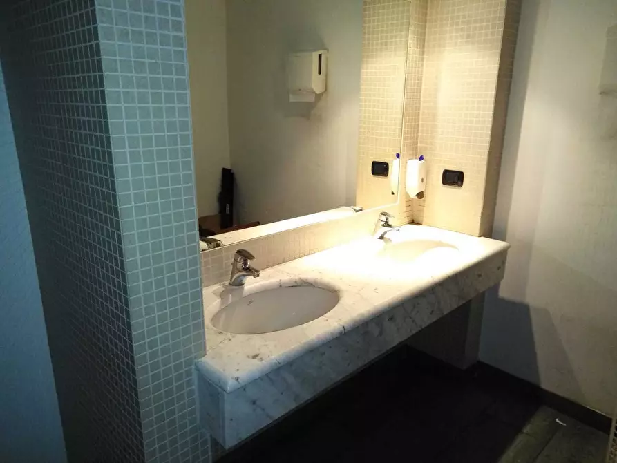 Immagine 20 di Ufficio in affitto  in Piazza della Nunziata 55 a Genova