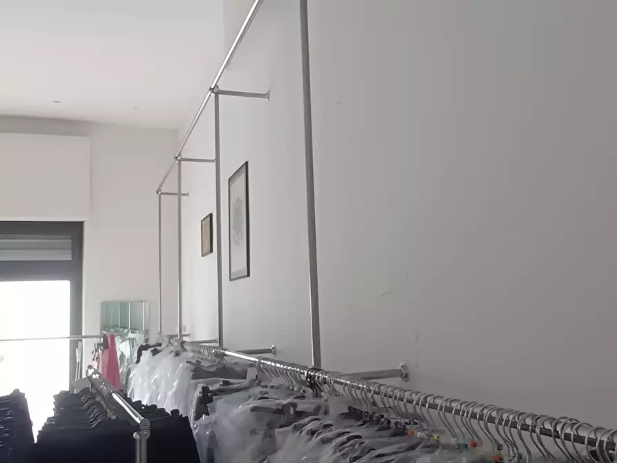 Immagine 25 di Locale commerciale in vendita  in Via dei Platani 35 R a Genova