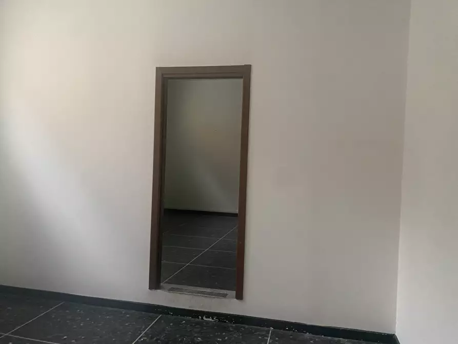 Immagine 6 di Locale commerciale in affitto  a Genova