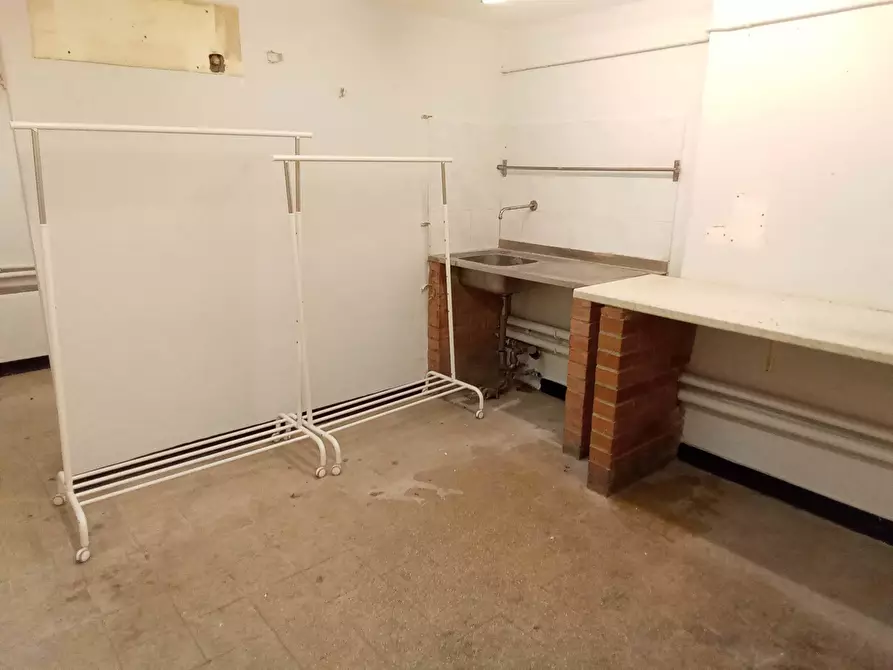 Immagine 15 di Locale commerciale in affitto  in Piazza della Nunziata 21 R a Genova