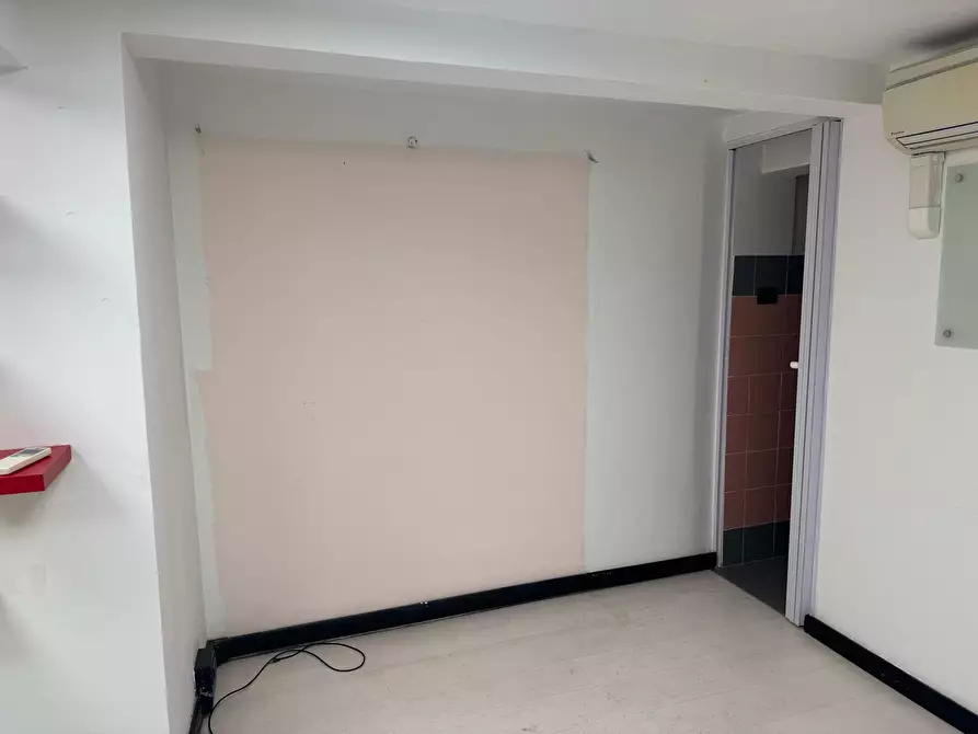 Immagine 5 di Locale commerciale in vendita  a Genova